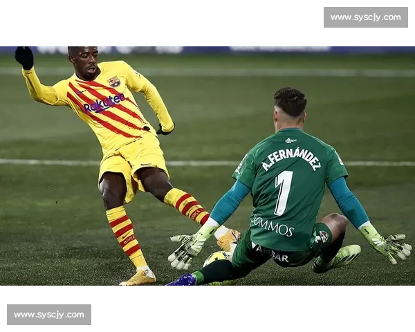 禁区射门技巧与战术解析：如何提高进攻效率并破解防守布置